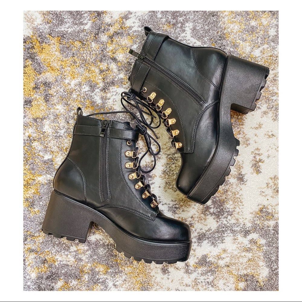 *NIB* NASTY GAL Chunky Boots